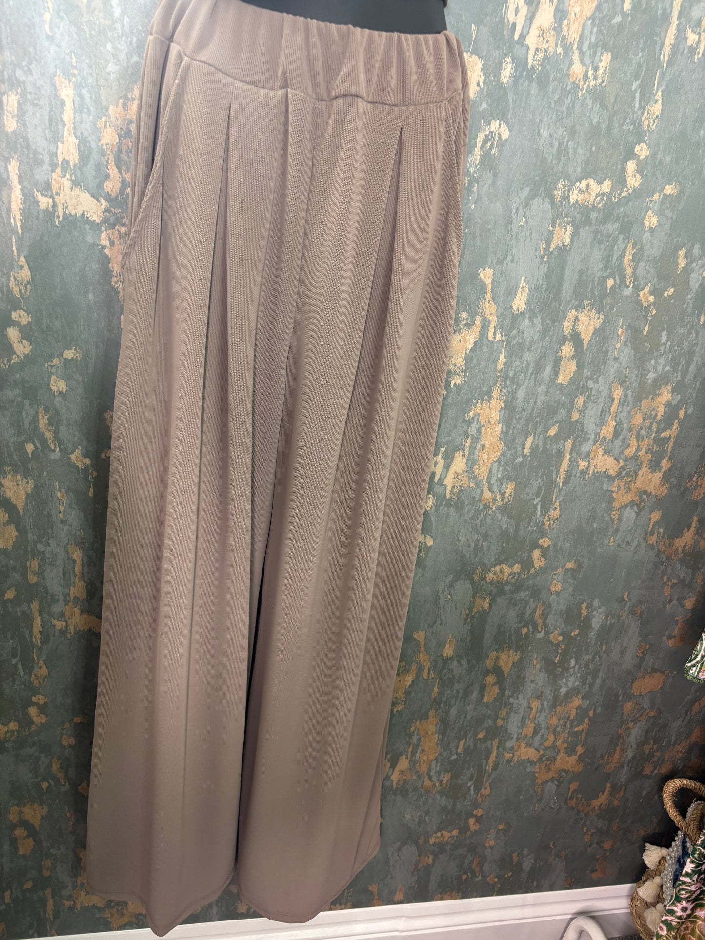 Taupe A-symmetrical co-ord