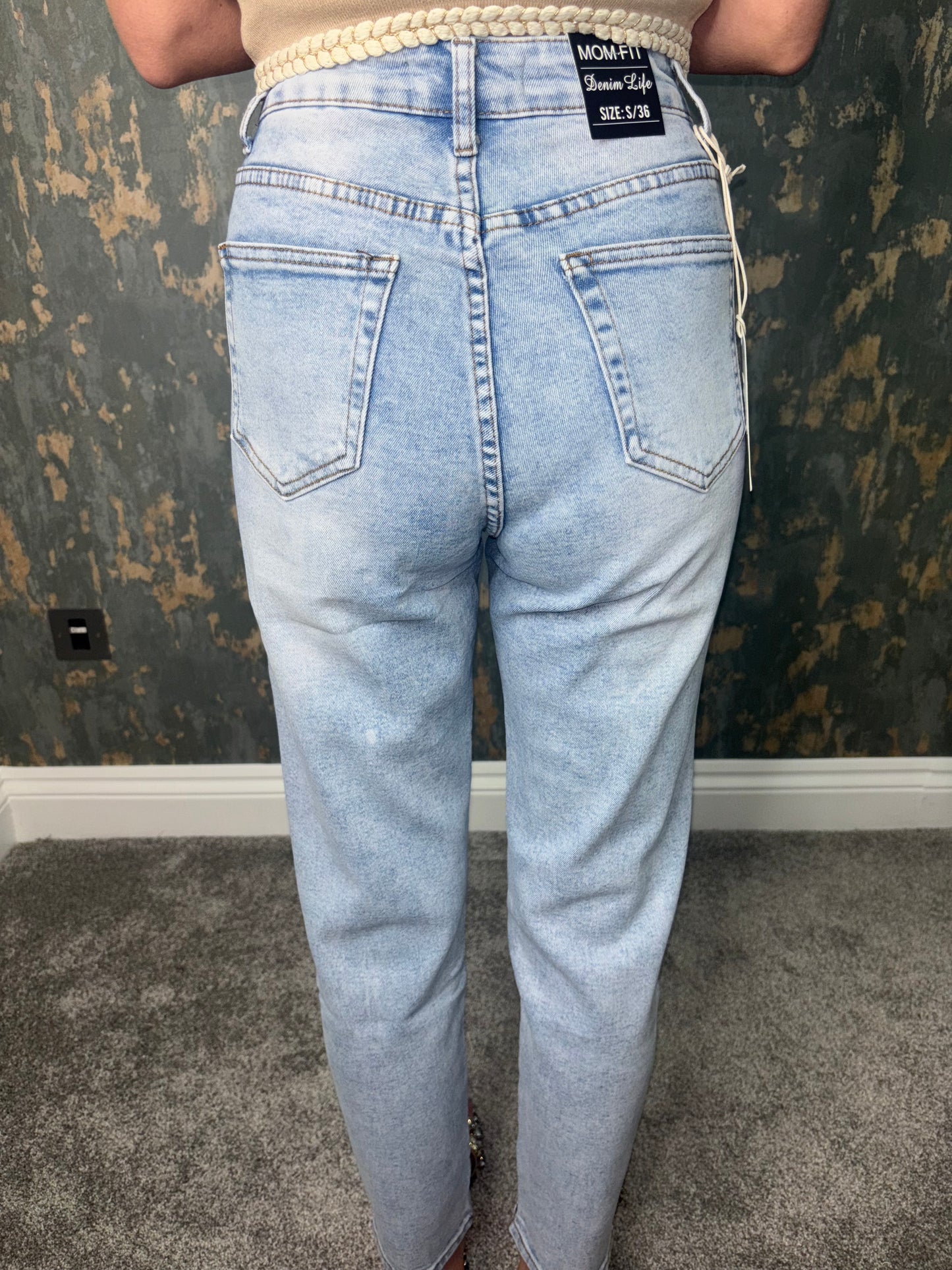 Bow Magic fit jeans.