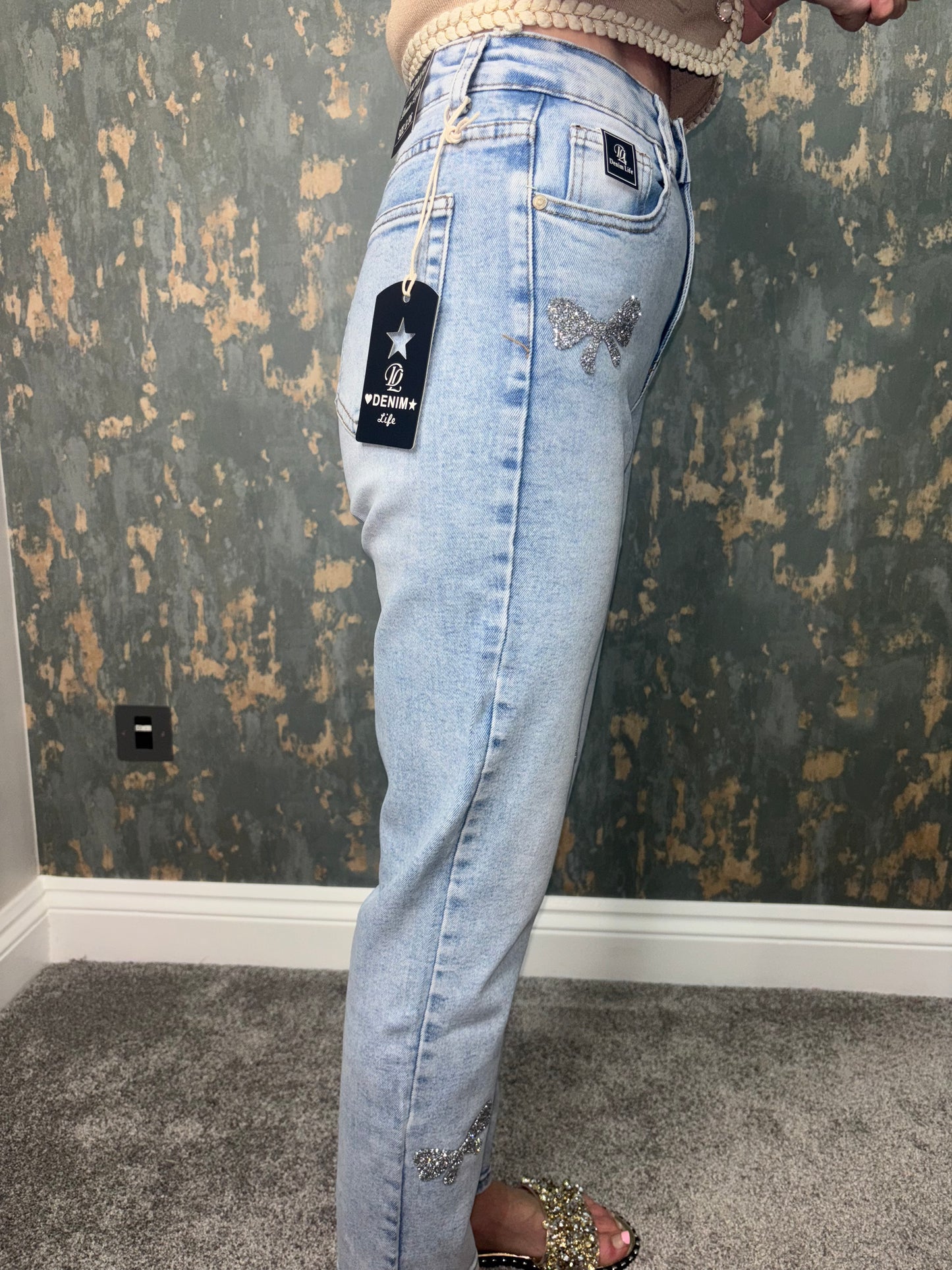 Bow Magic fit jeans.