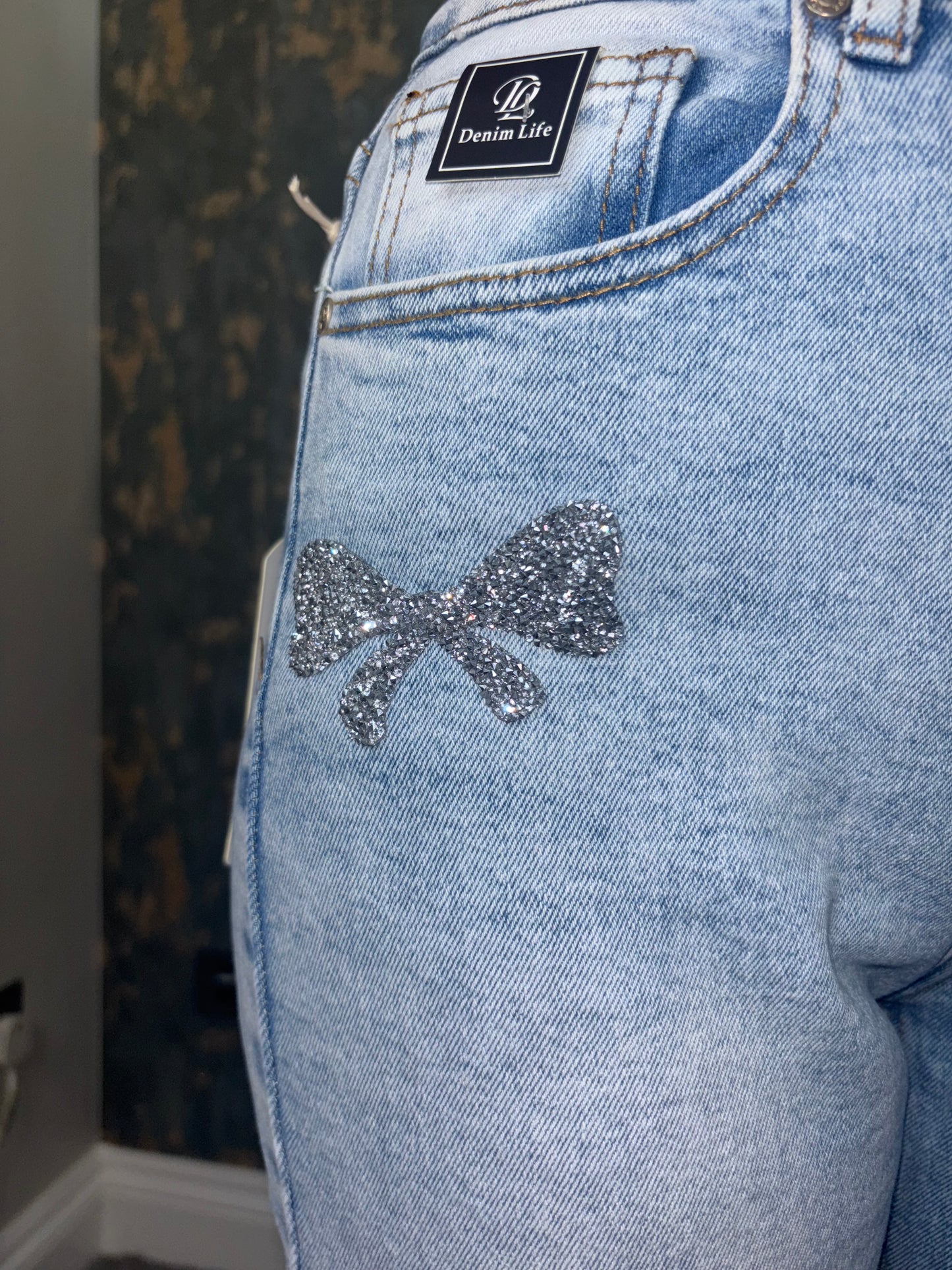 Bow Magic fit jeans.