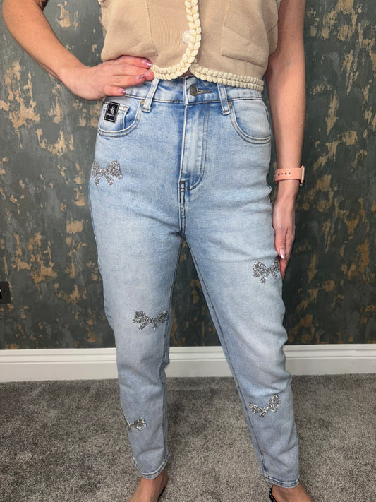 Bow Magic fit jeans.